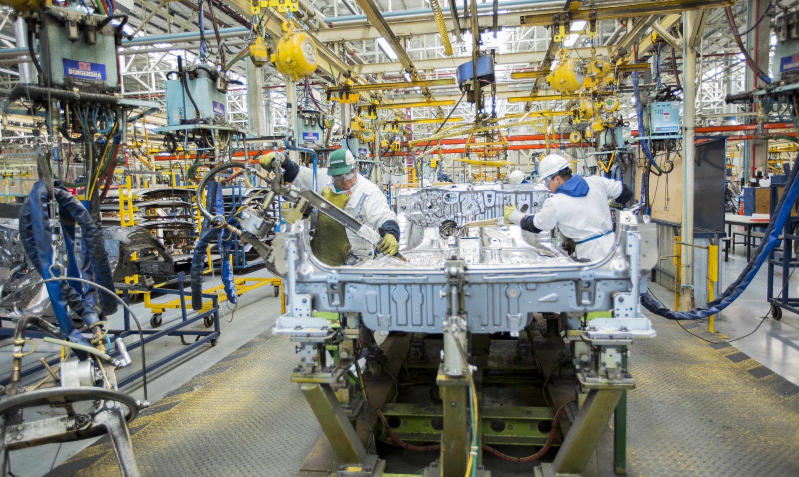 La industria cayó en octubre y confirmó una recuperación con frenos