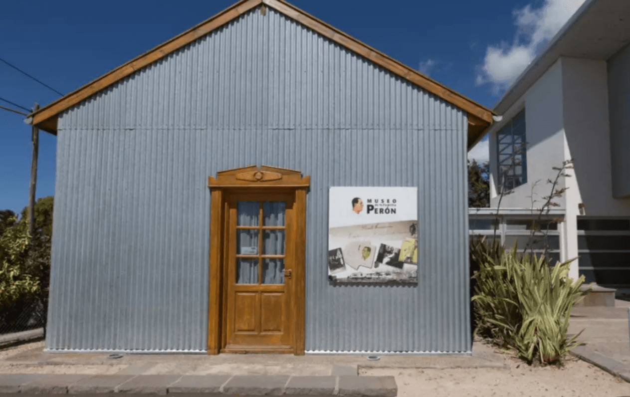 El Museo de la Familia Perón en Camarones destaca por su enfoque histórico y objetos emblemáticos