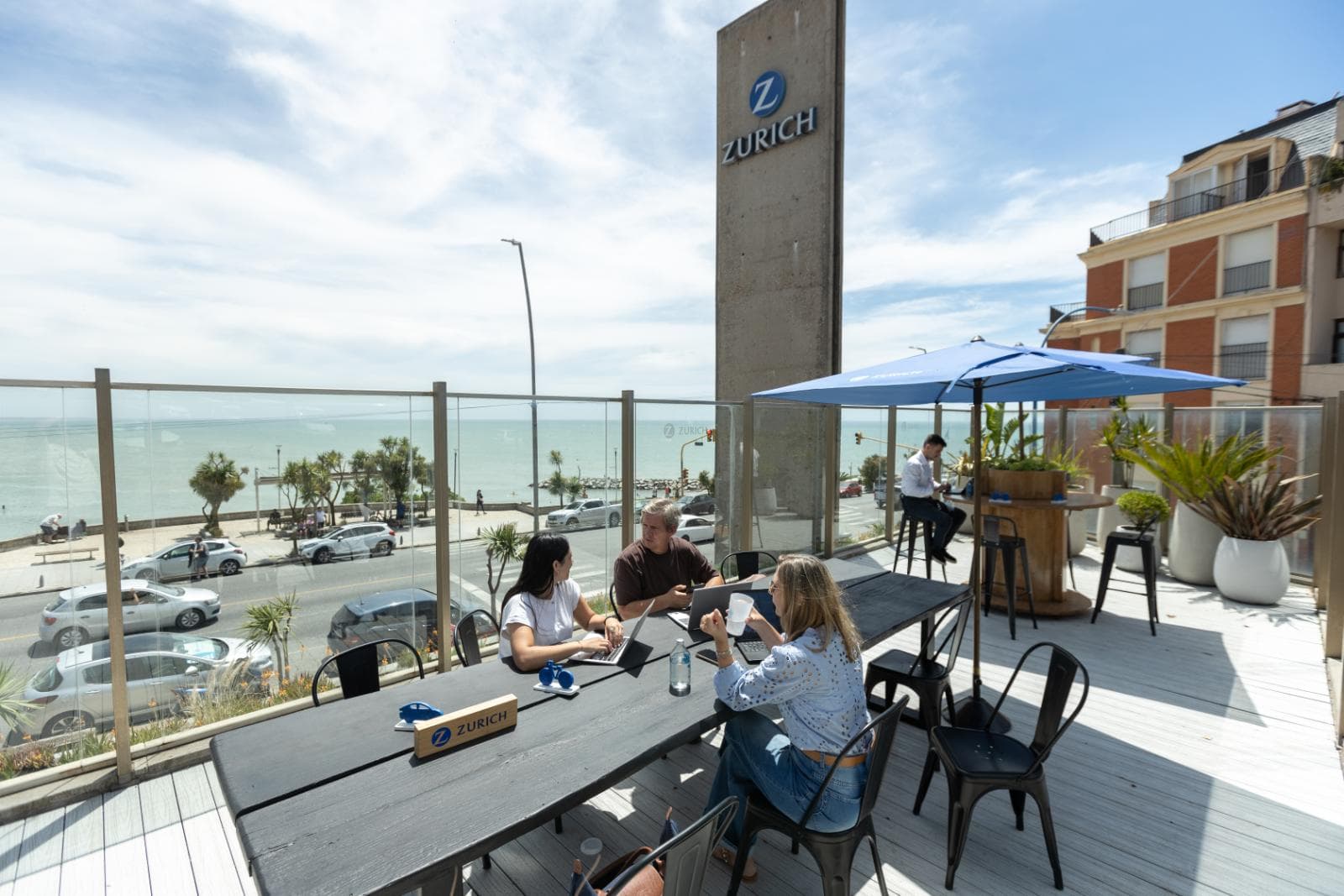 Zurich inicia su temporada de verano 2026 en Mar del Plata con activaciones