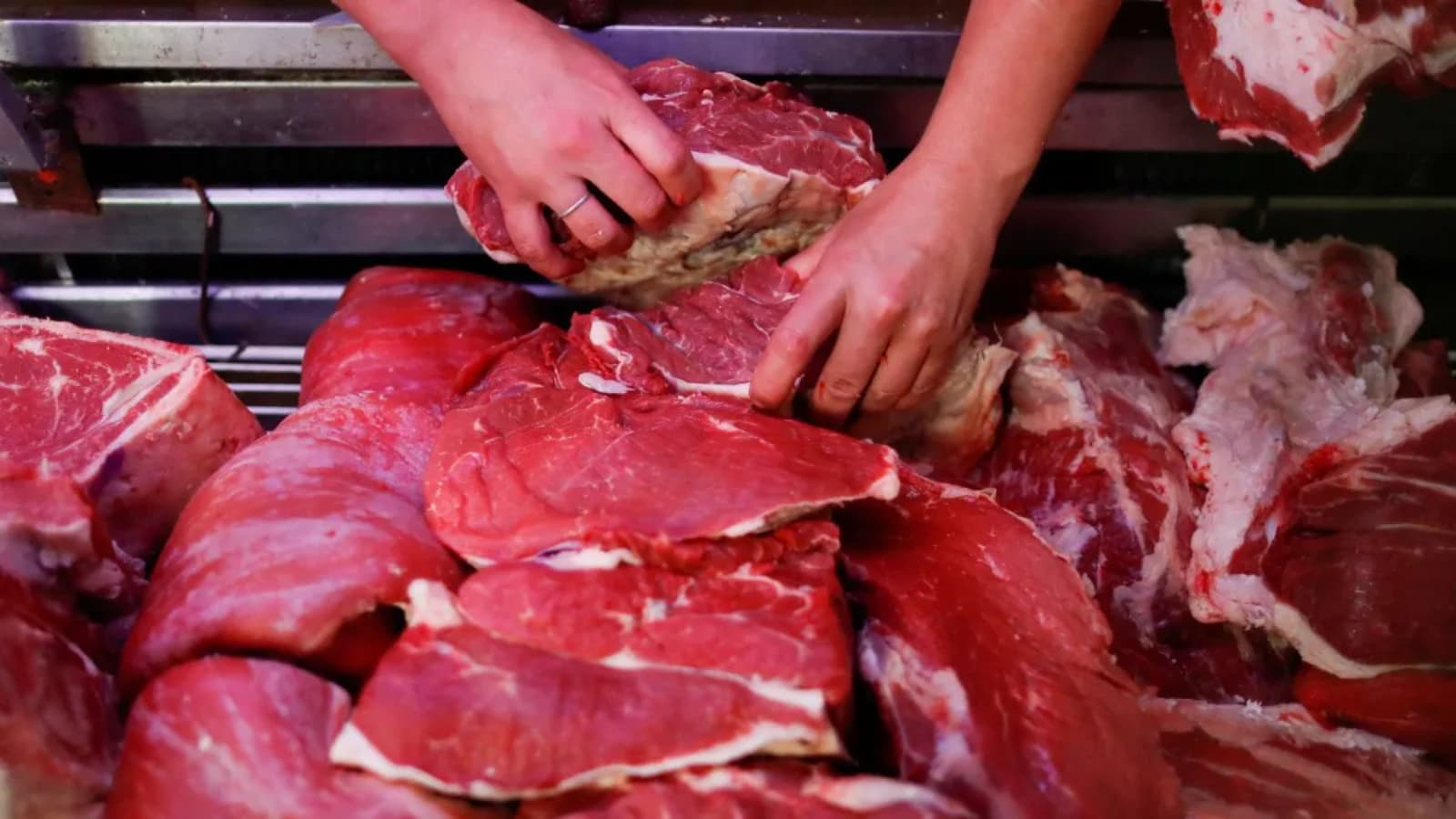El consumo de carne vacuna cayó 42% desde 1990 y creció el pollo