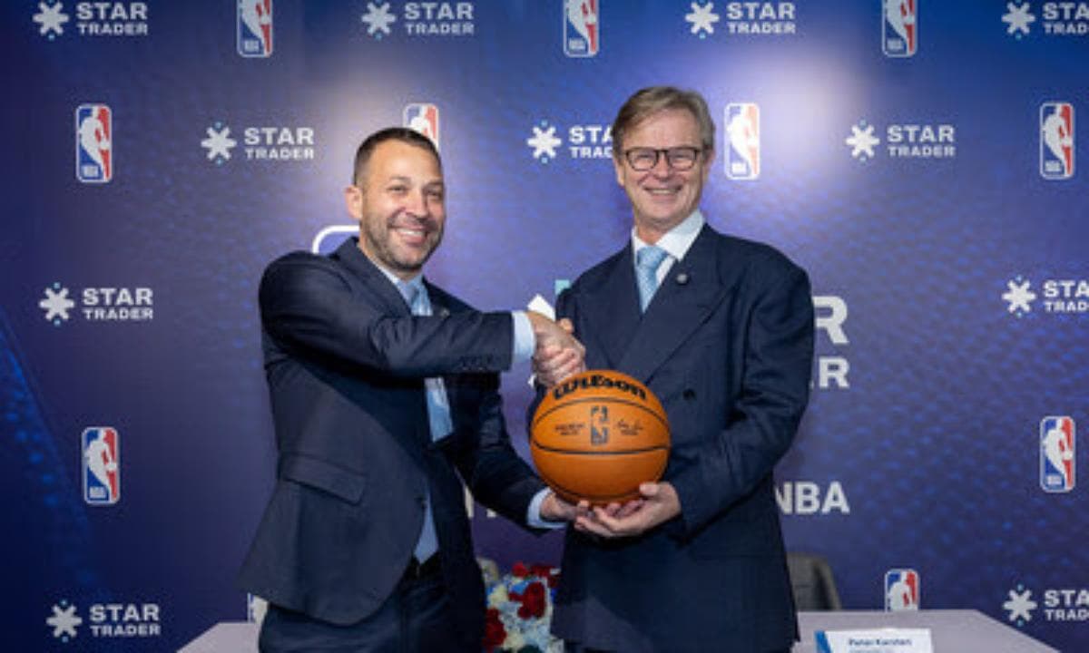 Startrader inicia 2026 como socio oficial de la NBA con presencia global y digital