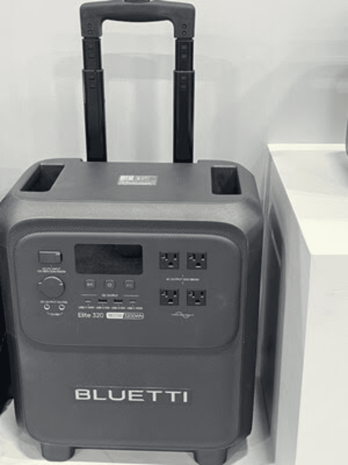 BLUETTI presenta Elite 320, estación de energía portátil con ruedas en CES 2026