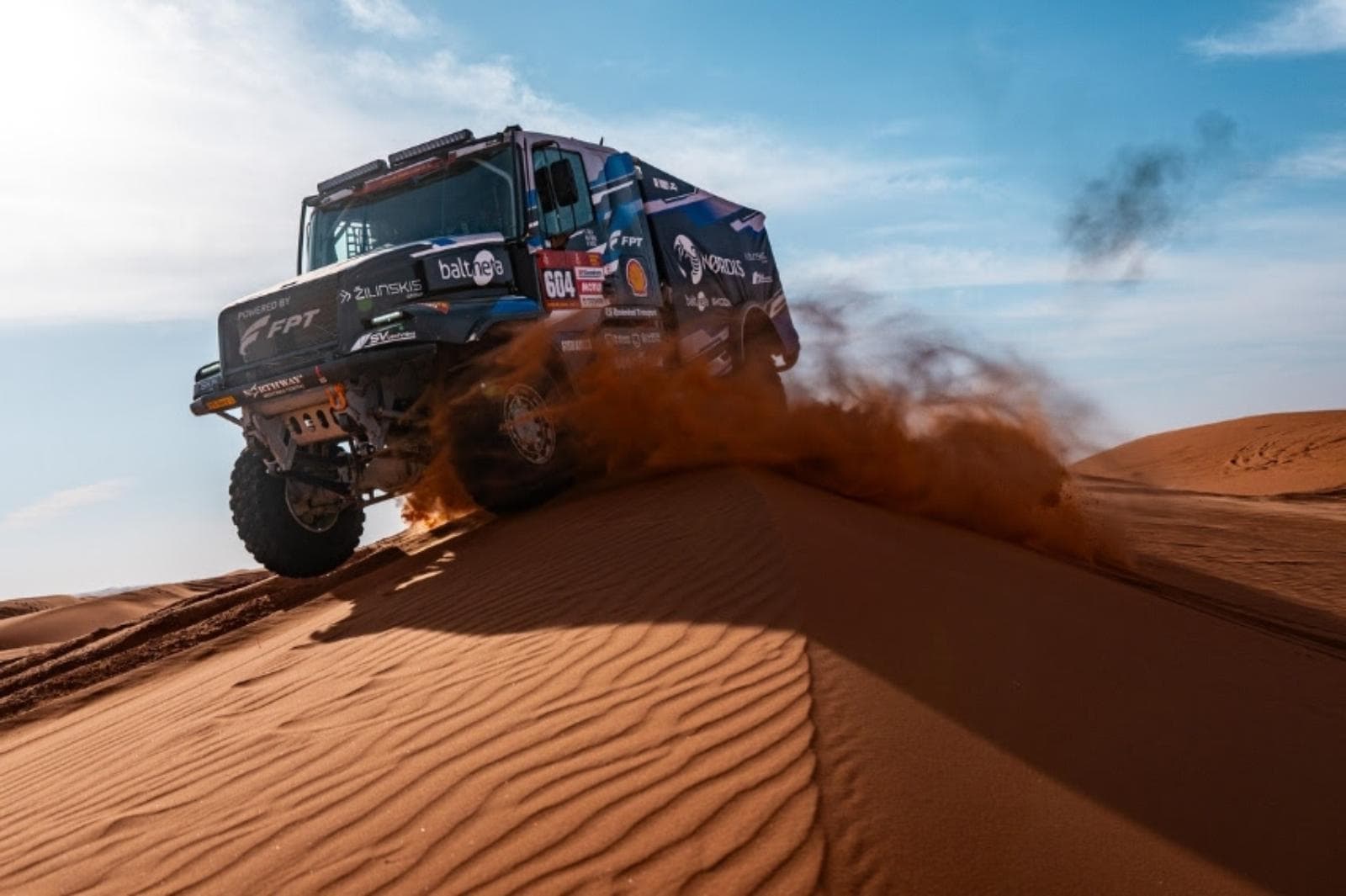 FPT obtiene doble podio en el Dakar 2026 con sus motores CURSOR 13 en camiones de Rooy FPT