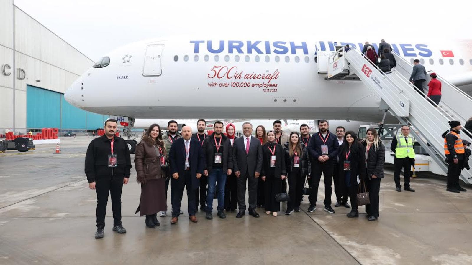Turkish Airlines presentó el avión 500 “TK Family” con fotos de 100.000 empleados