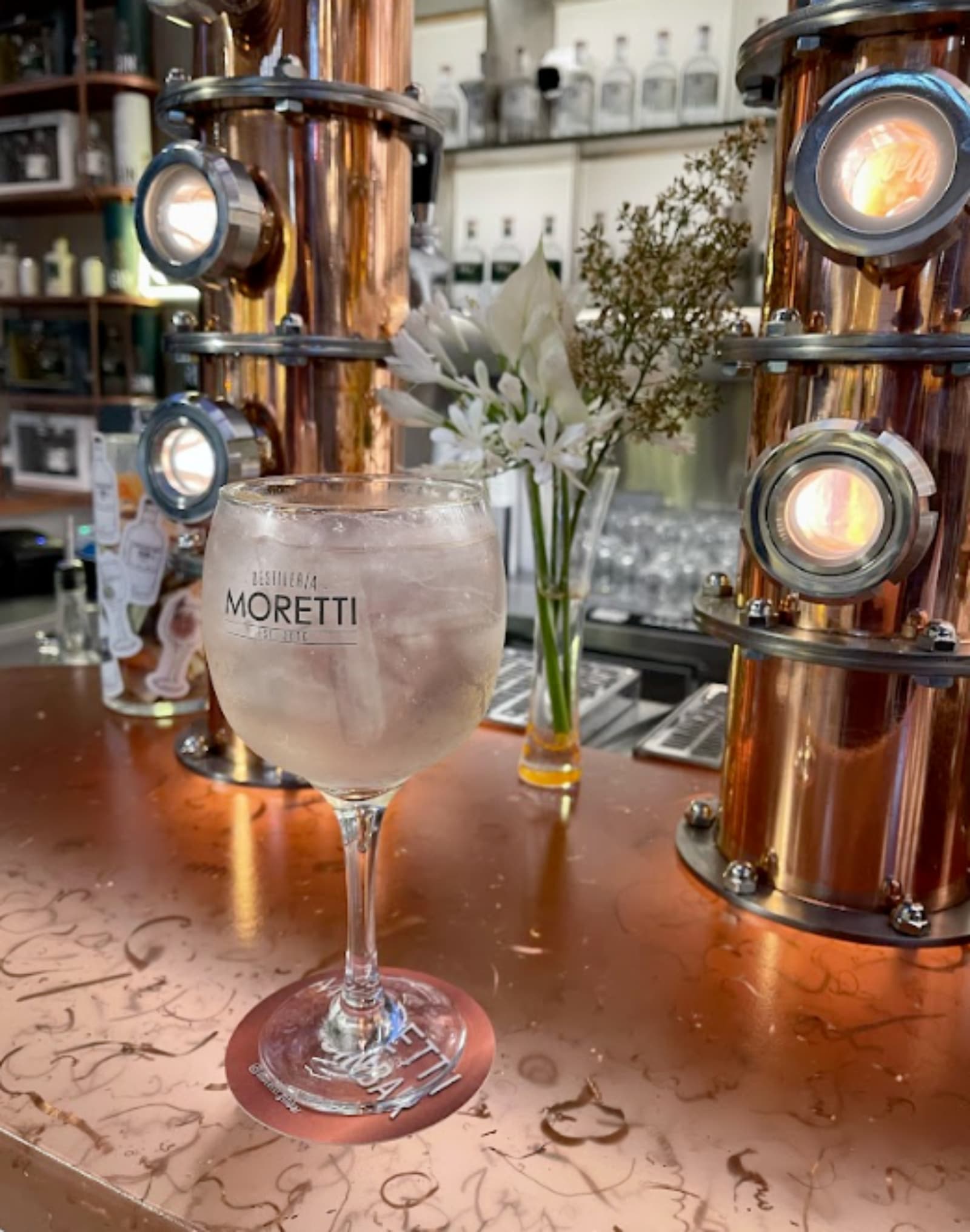 Moretti Gin Bar propone cinco tragos con gin por el Día Mundial del Bartender