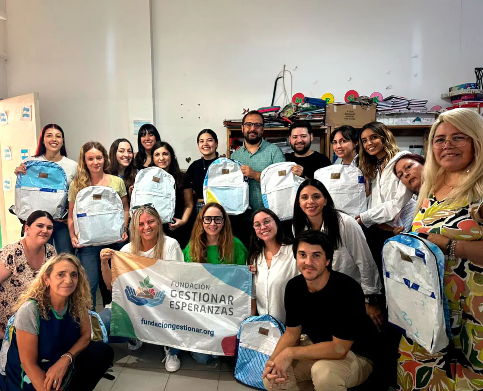 Ala convirtió lonas de “Campeones de Lavado” en 300 mochilas escolares para Tigre