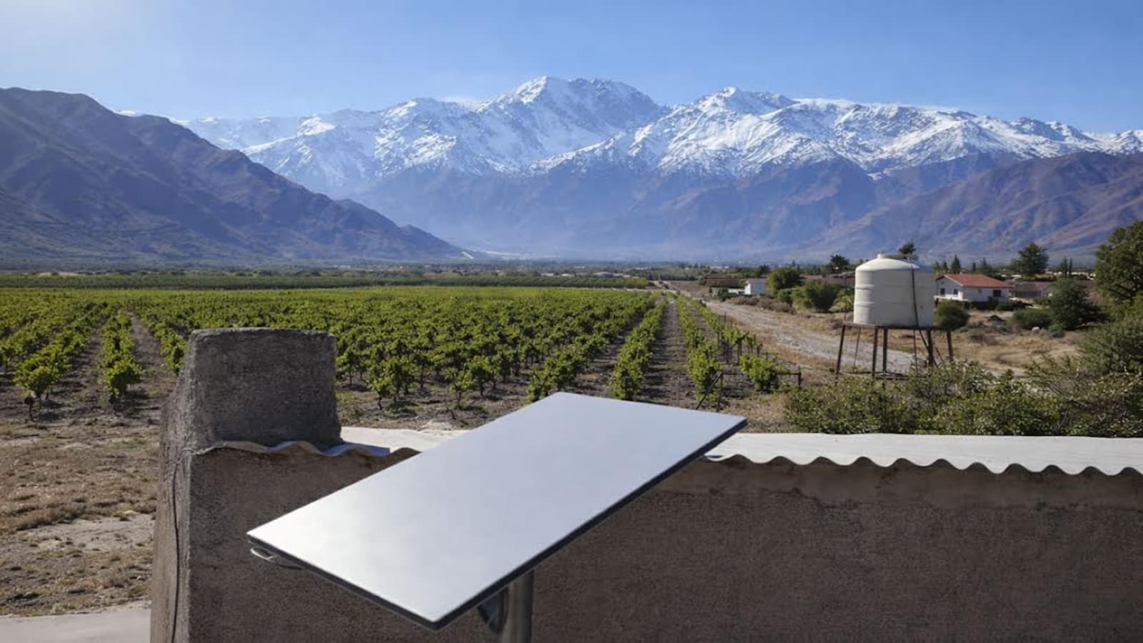 Orbith conectará con internet satelital a 213 escuelas de la provincia de Mendoza