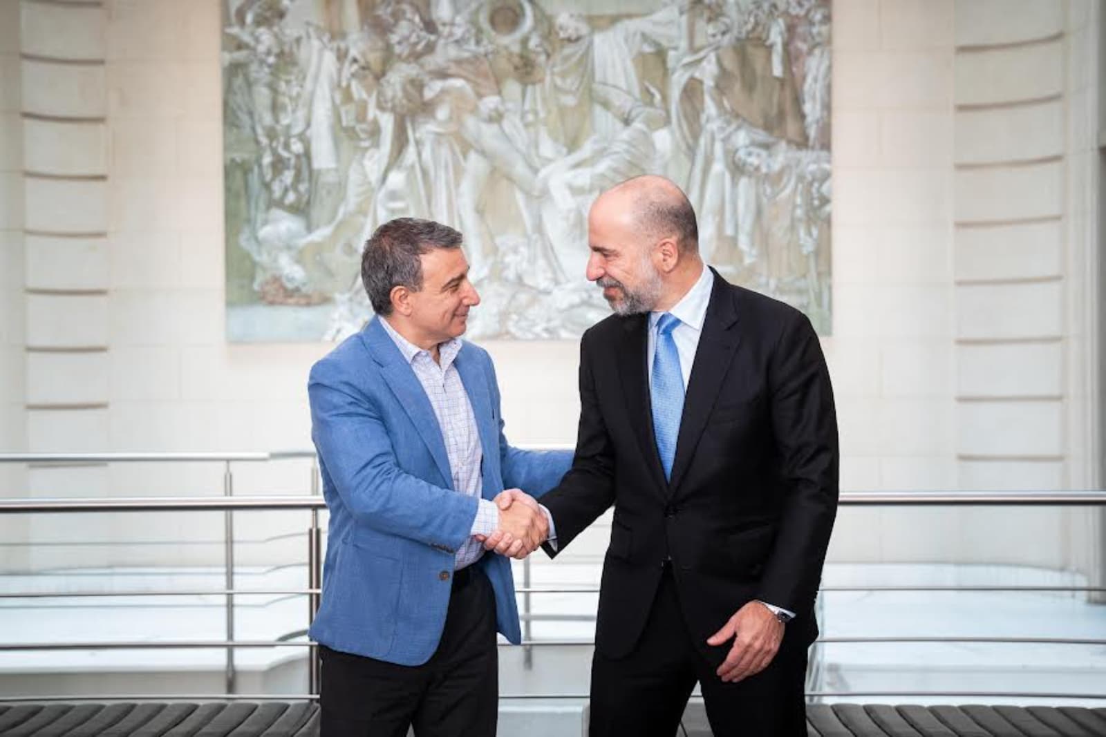 Aerolíneas Argentinas y Uber amplían su colaboración con foco en traslados aeroportuarios