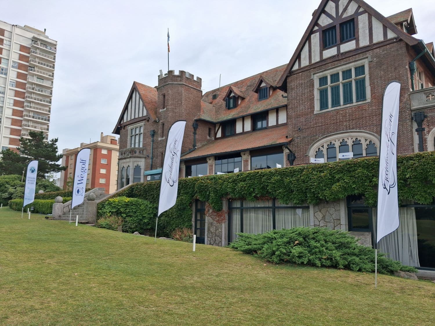 Escorihuela Gascón y el Golf: la armonía de la precisión y el tiempo