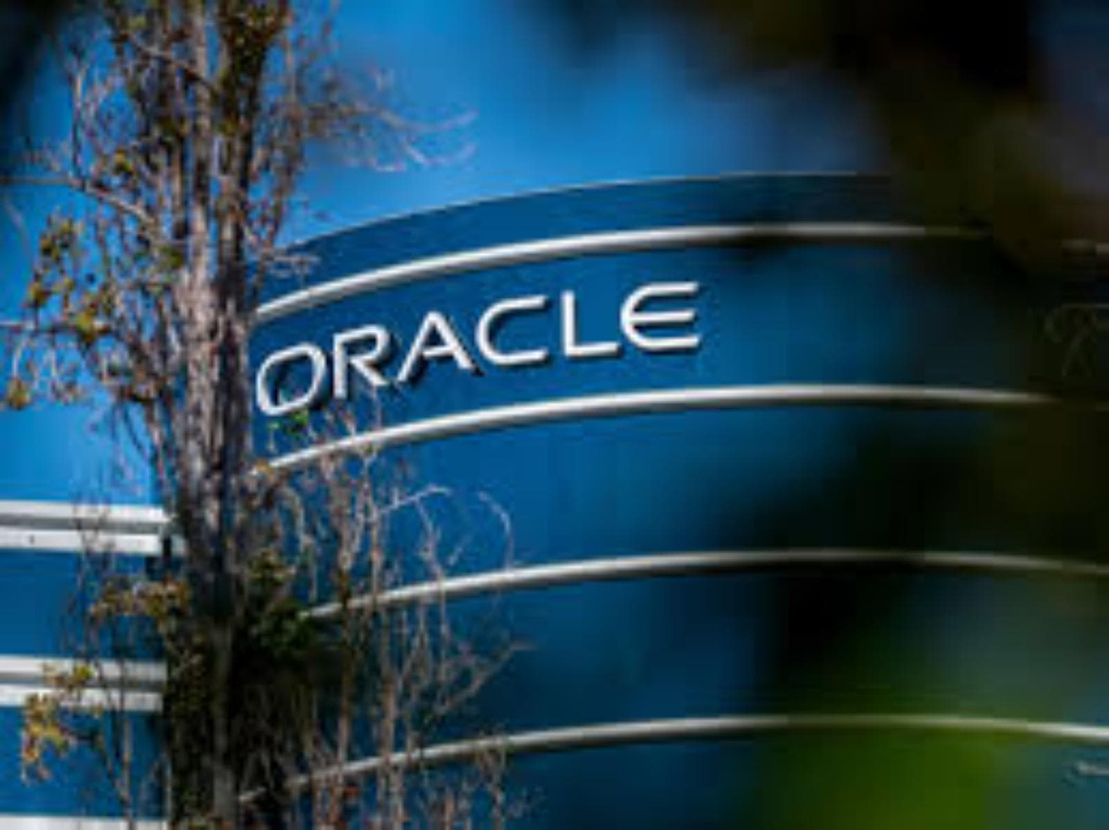 Oracle elevó 22% sus ingresos del tercer trimestre fiscal 2026, impulsada por cloud