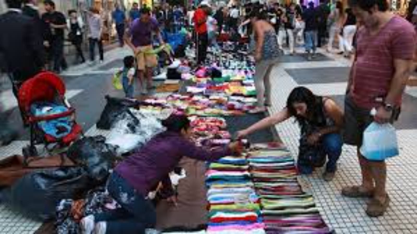 Venta ilegal callejera: la CAC detectó 103 puestos en CABA durante febrero