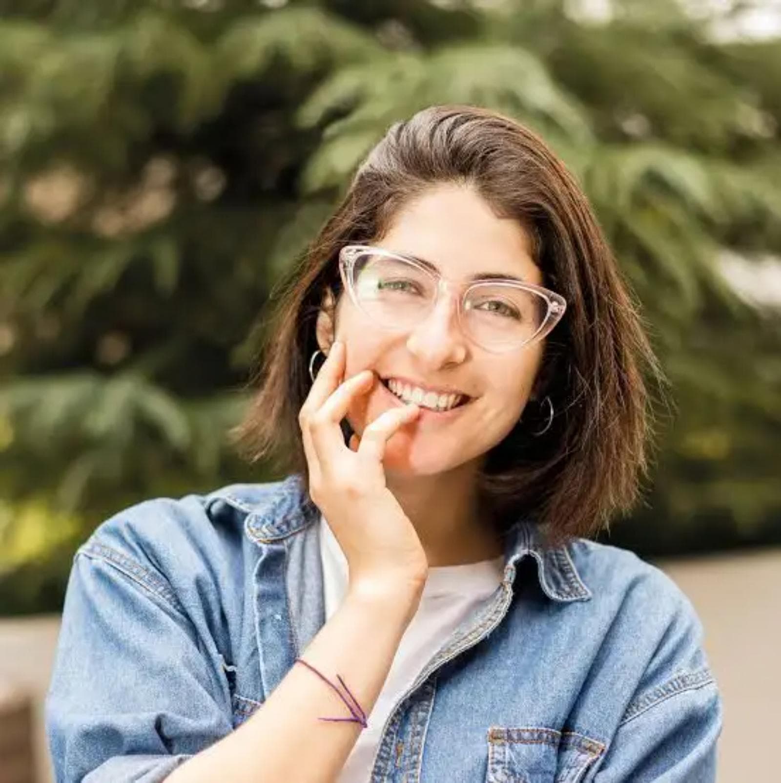 Candela Yatche analiza cómo filtros y likes redefinen la comparación estética en redes