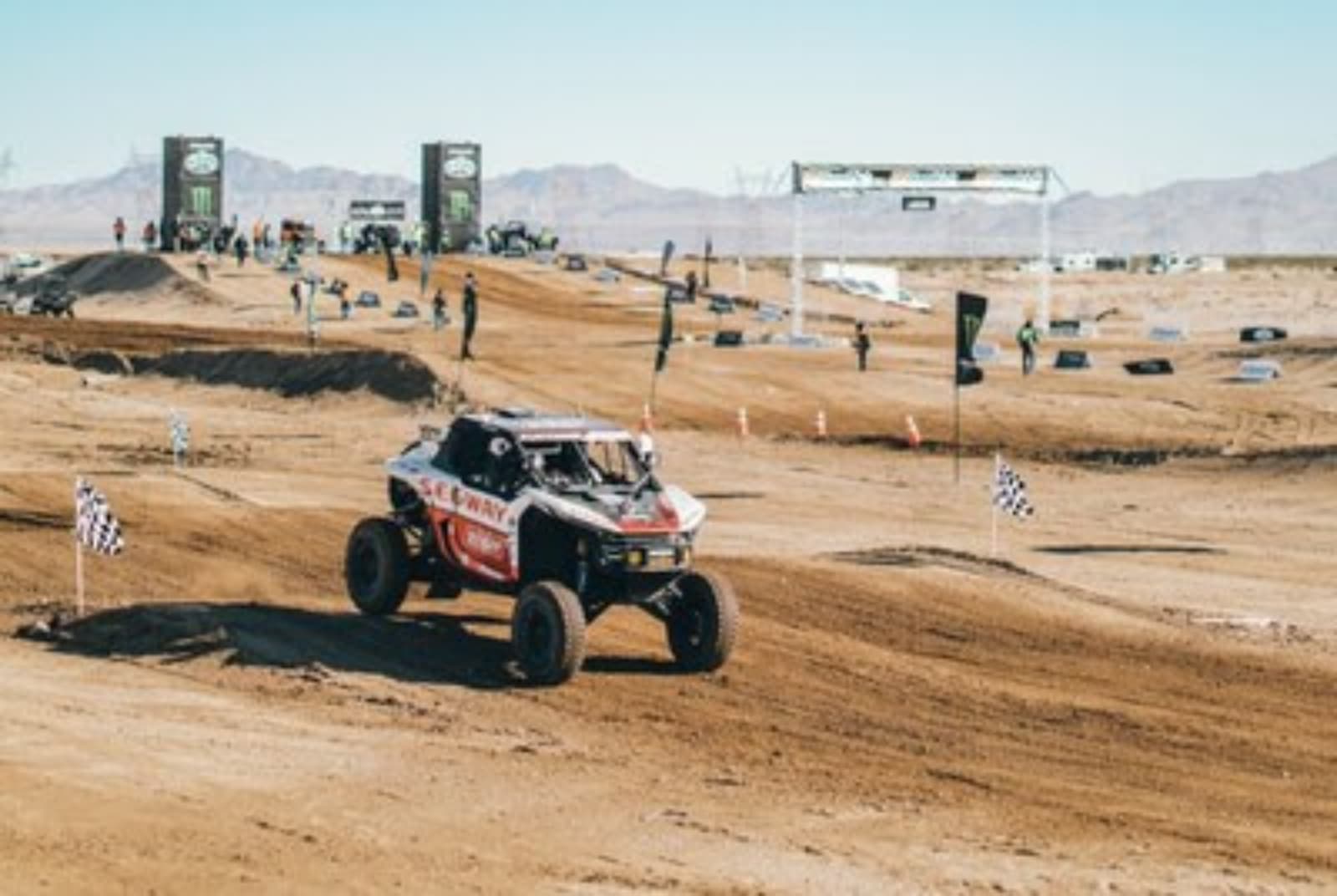 Segway Powersports estrenó el Super Villain en la Mint 400 y subió al podio
