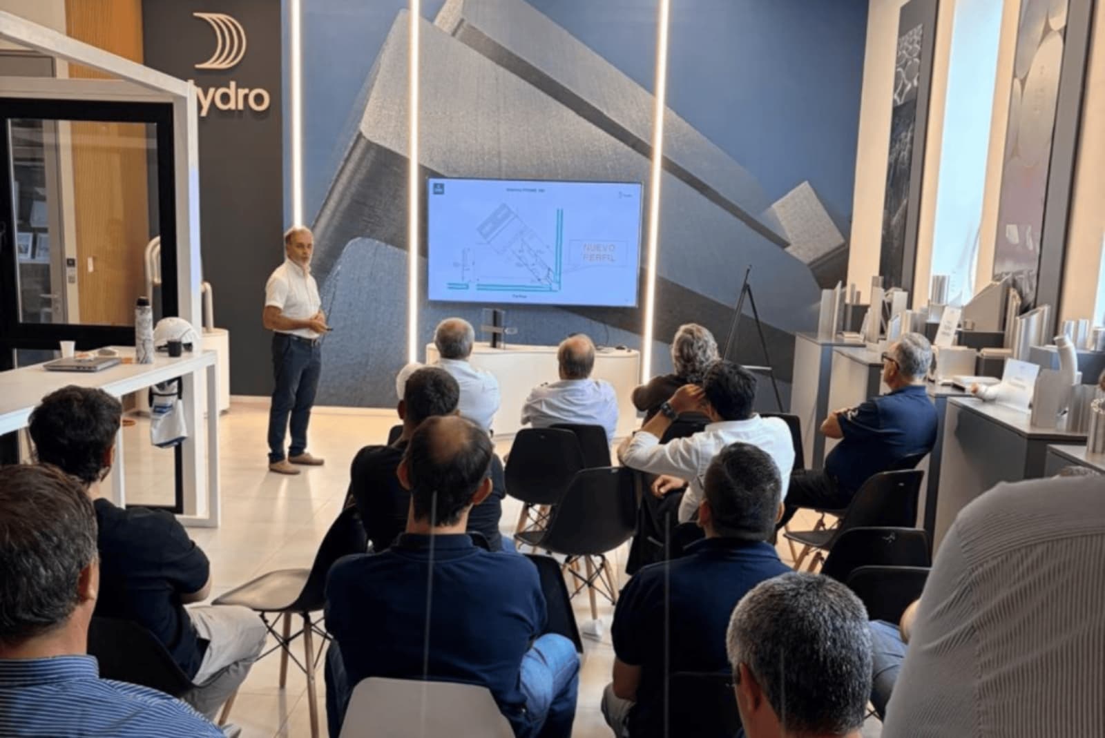 Hydro Argentina actualizó a su red sobre Orbital y una columna de 45 mm