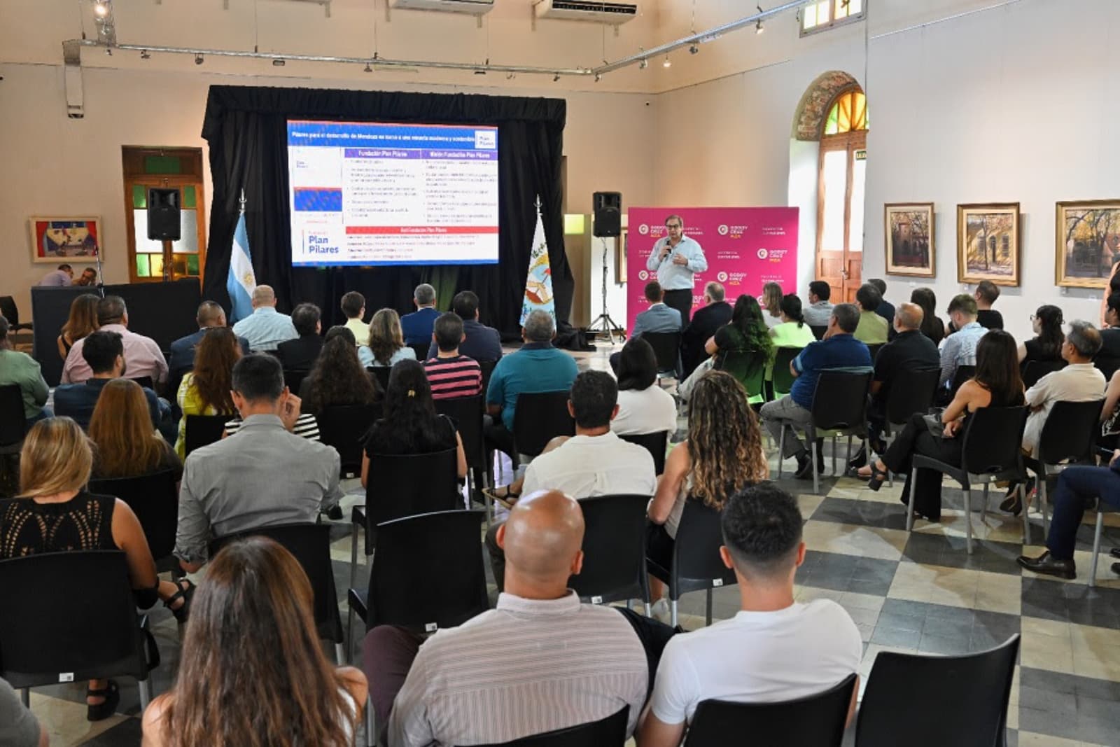Godoy Cruz presentó el Plan Pilares y reunió a más de 30 empresas