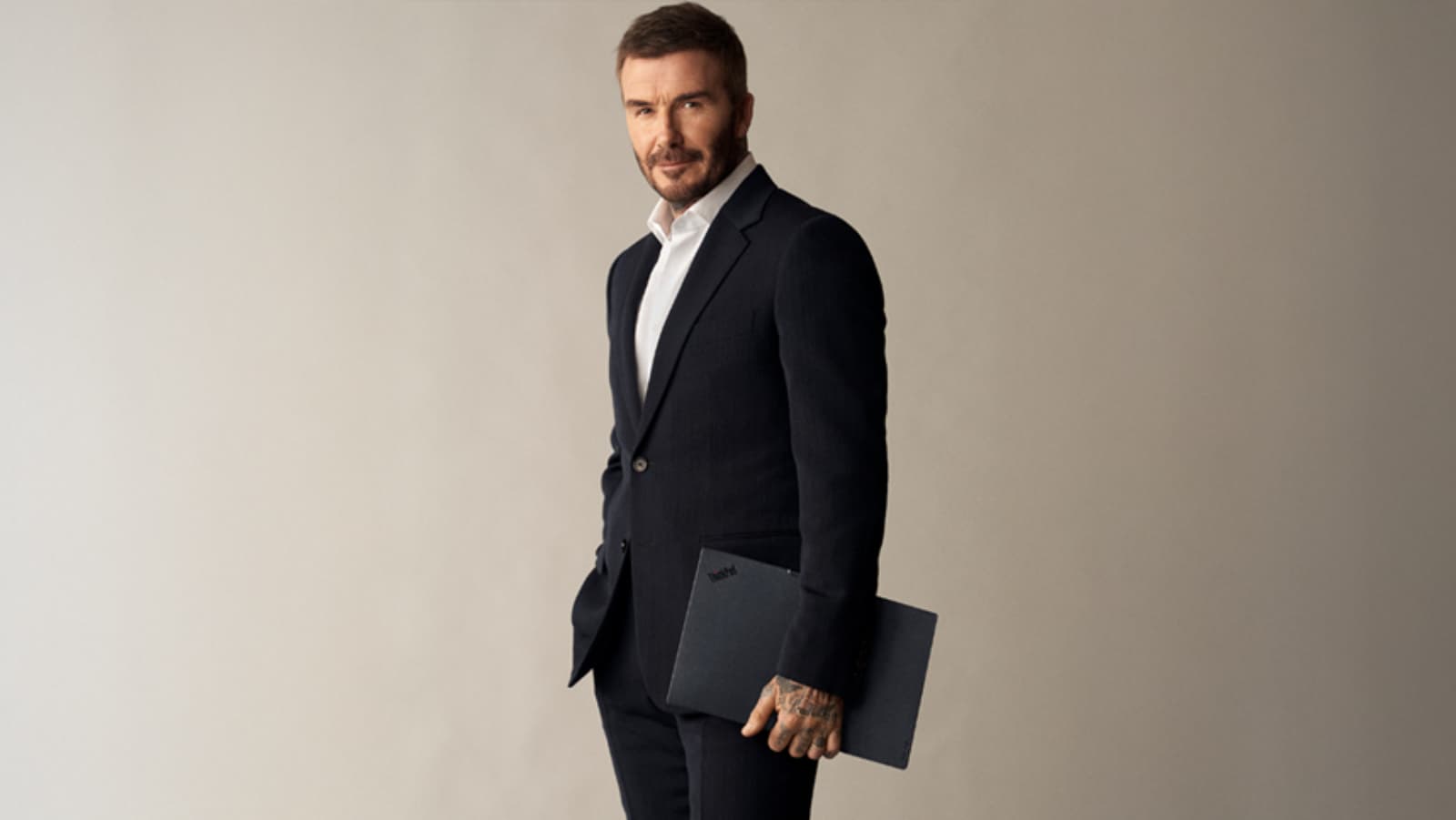 Lenovo suma a David Beckham a una alianza global de inteligencia artificial deportiva