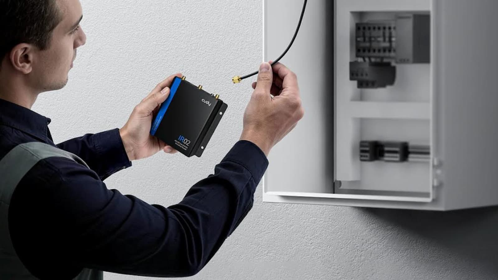 Cudy presenta el router industrial IR02 para conectividad en campo, retail e infraestructura crítica