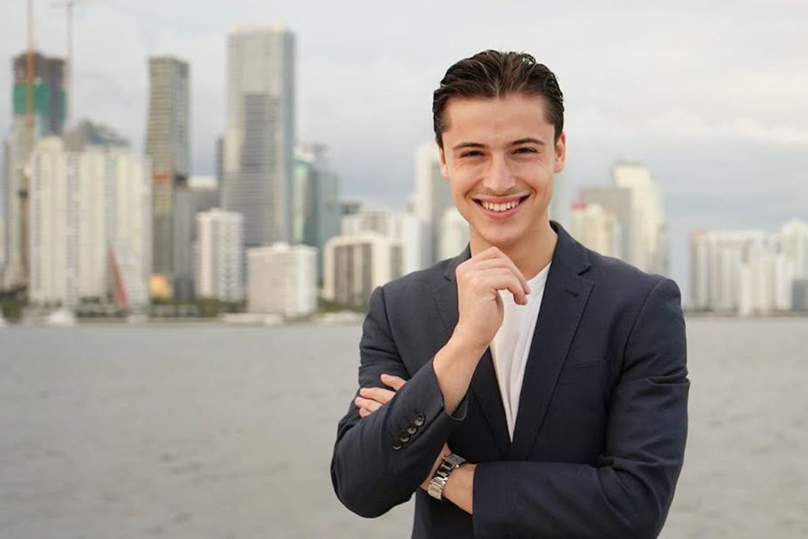 Harvey Ferrer propone escalar negocios desde la marca personal con sistemas e IA