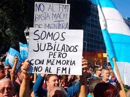 El debate que no cesa: pro y contra del FMI