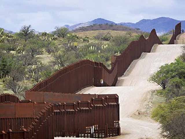 Trump acorralado por su muro