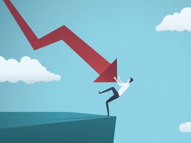 El Gobierno ajusta el presupuesto 2025 con mayor superávit y recortes en programas clave