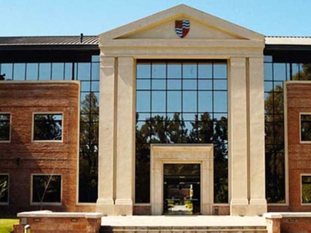 Programas ejecutivos con certificación oficial del IAE Business School