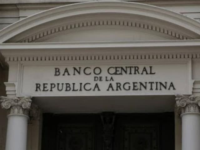 Argentina mantiene una de las diez inflaciones más altas del mundo