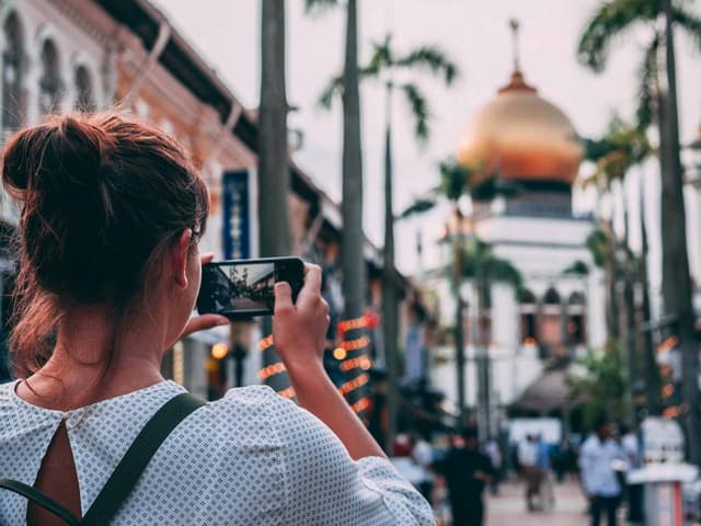 Películas y series inspiran viajes de argentinos en 2025, según Booking.com