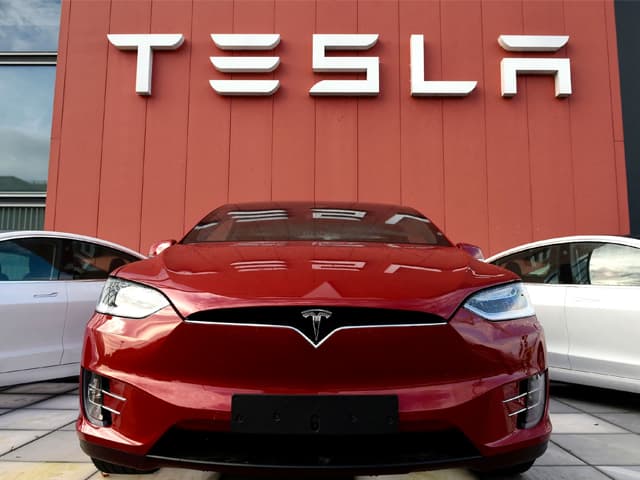 Tesla reporta caída del 12% en ingresos del último trimestre