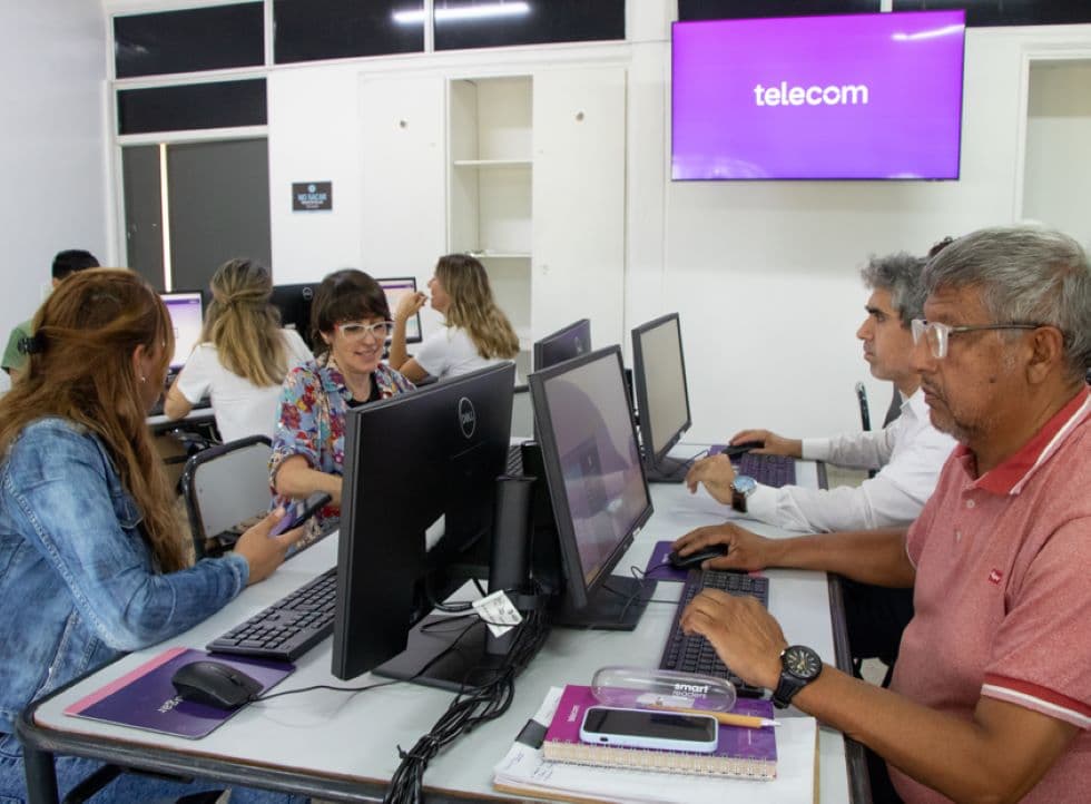 Telecom cierra el año escolar con talleres para docentes