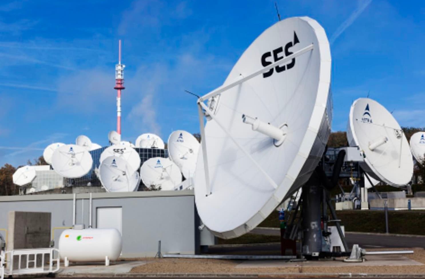 La operadora satelital SES navega entre oportunidades y retos financieros en un sector en constante evolución