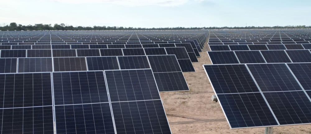 Telecom firma un convenio con MSU Green Energy para el abastecimiento de energía solar