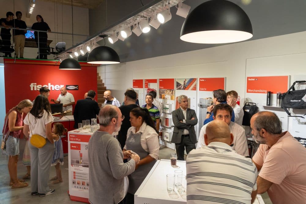 Fischer inaugura su nueva franquicia en Escobar