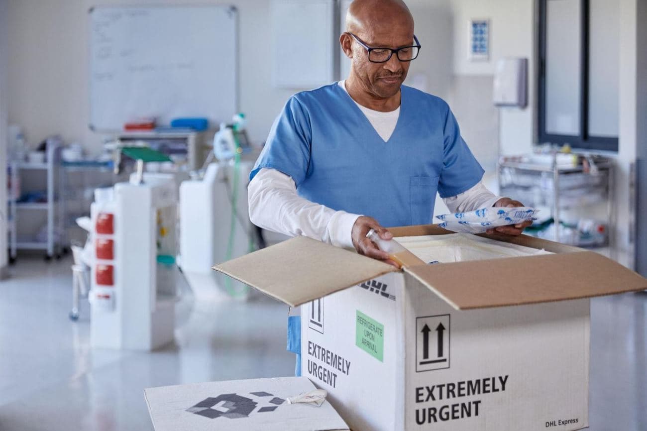 DHL Group invertirá 2.000 millones de euros para 2030 en DHL Health Logistics