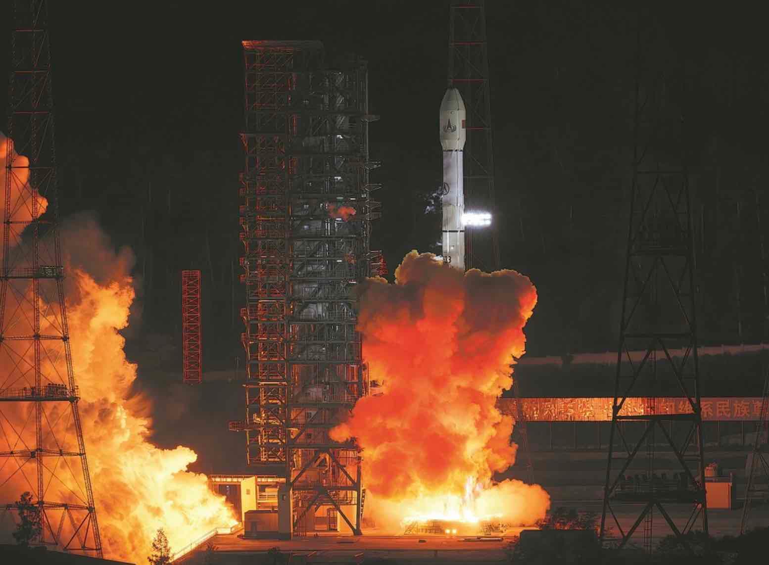 China presenta en París su nueva generación de cohetes Long March y busca consolidarse como proveedor global de lanzamientos