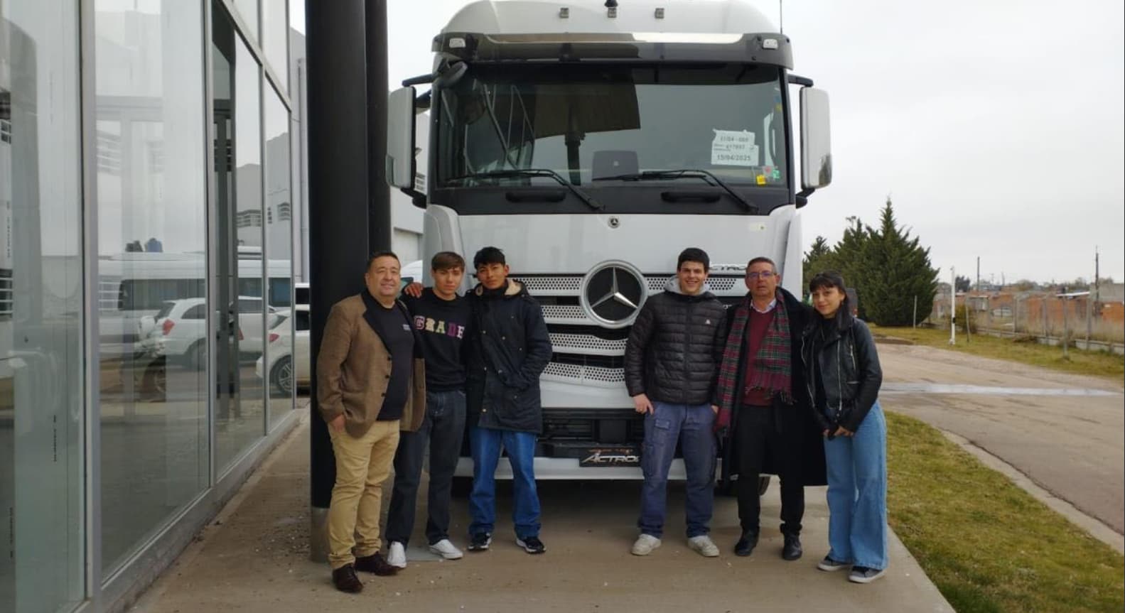 TruckCionar Futuro 2025 de Mercedes-Benz arranca con 17 jóvenes