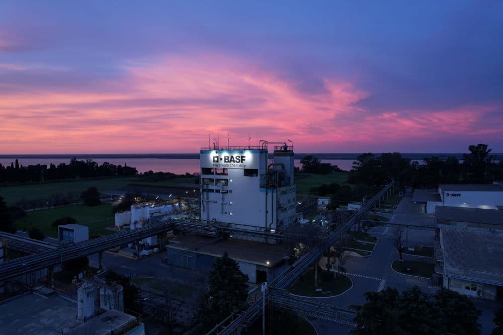 Basf firma un acuerdo con Genneia para abastecer sus plantas de energía renovable