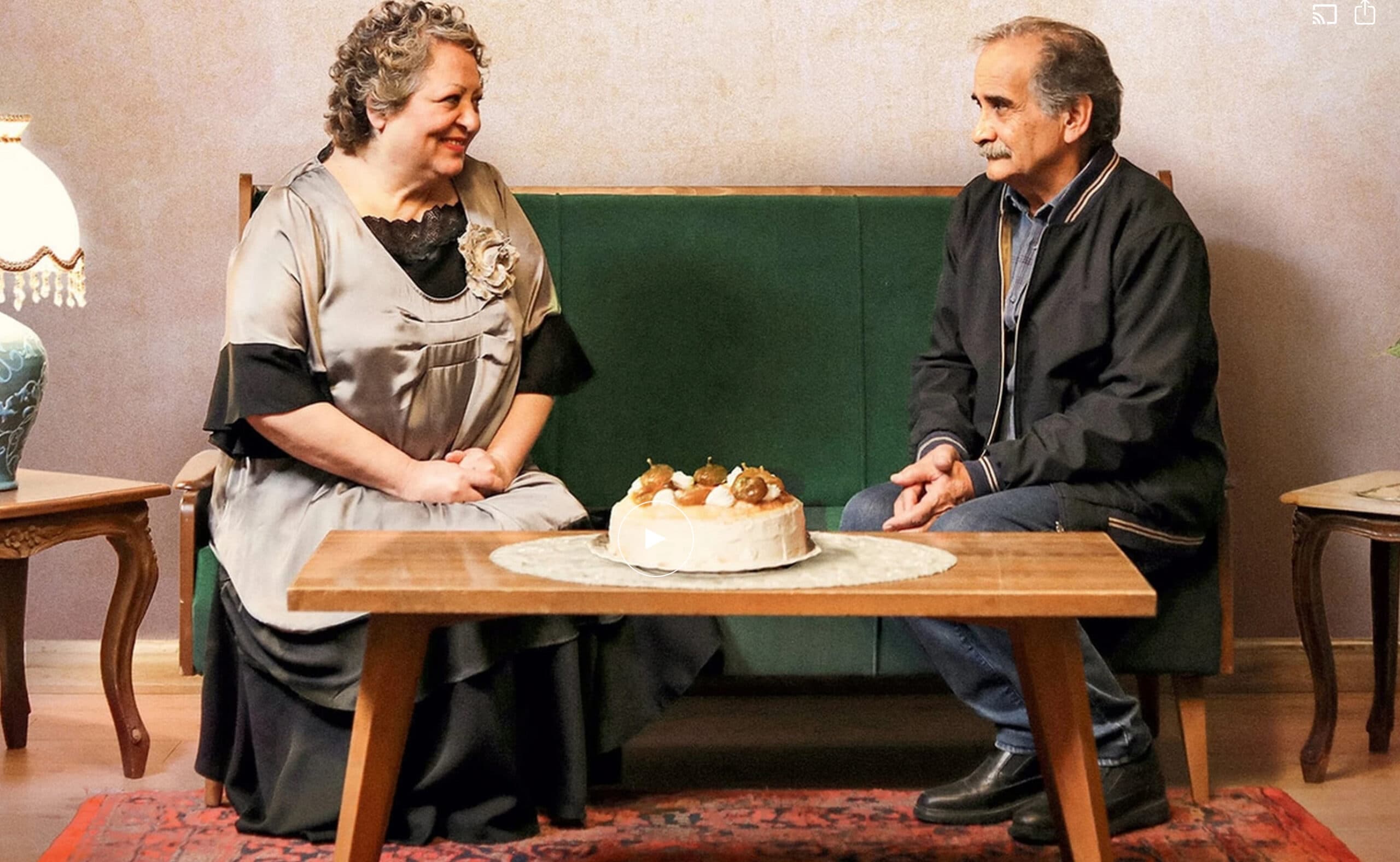 Un pastel para dos : el amor reinventado en una Teherán vigilada