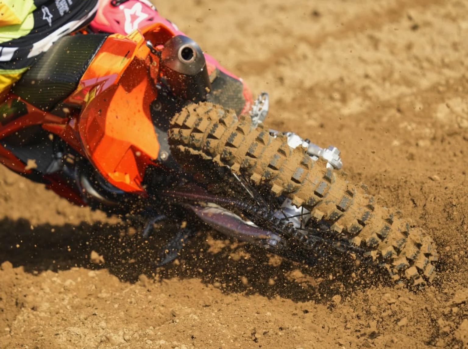Pirelli lanza el Scorpion MX32 Mid Soft para motocross argentino