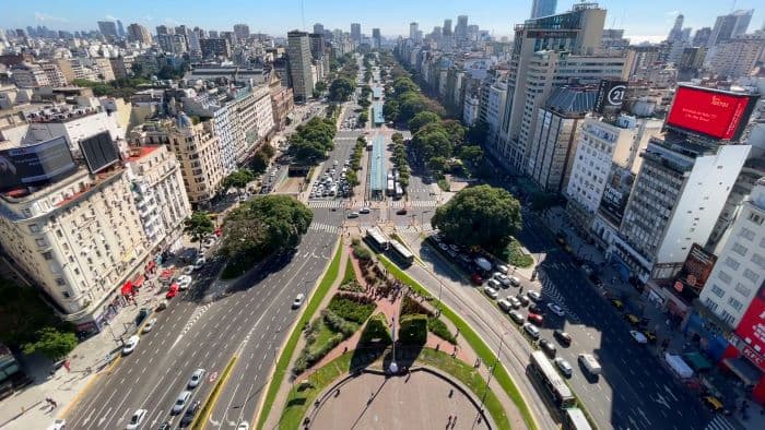 Hasta la cima del Obelisco: cuando la ingeniería argentina hizo historia