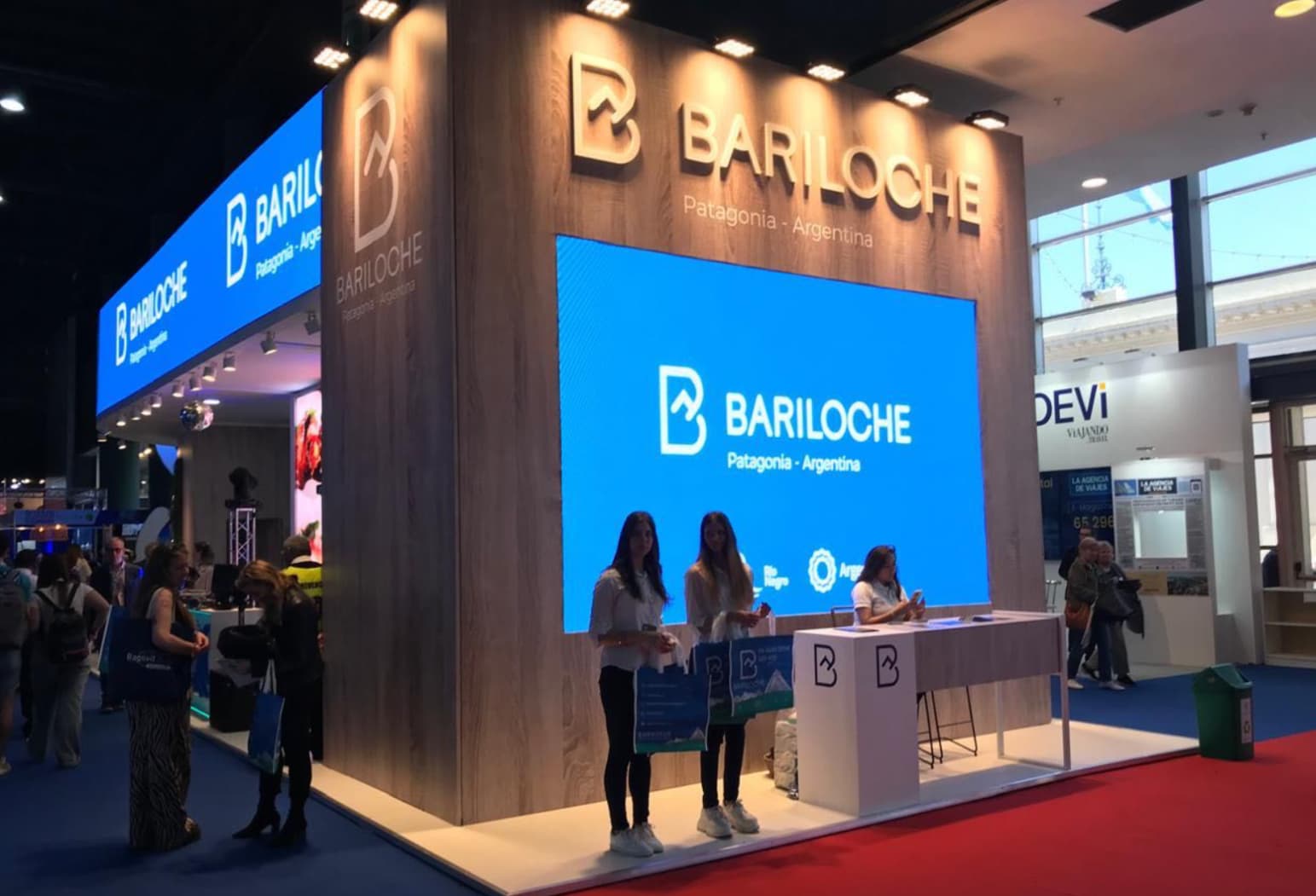 Bariloche impulsa su campaña de verano en la Feria Internacional de Turismo 2025