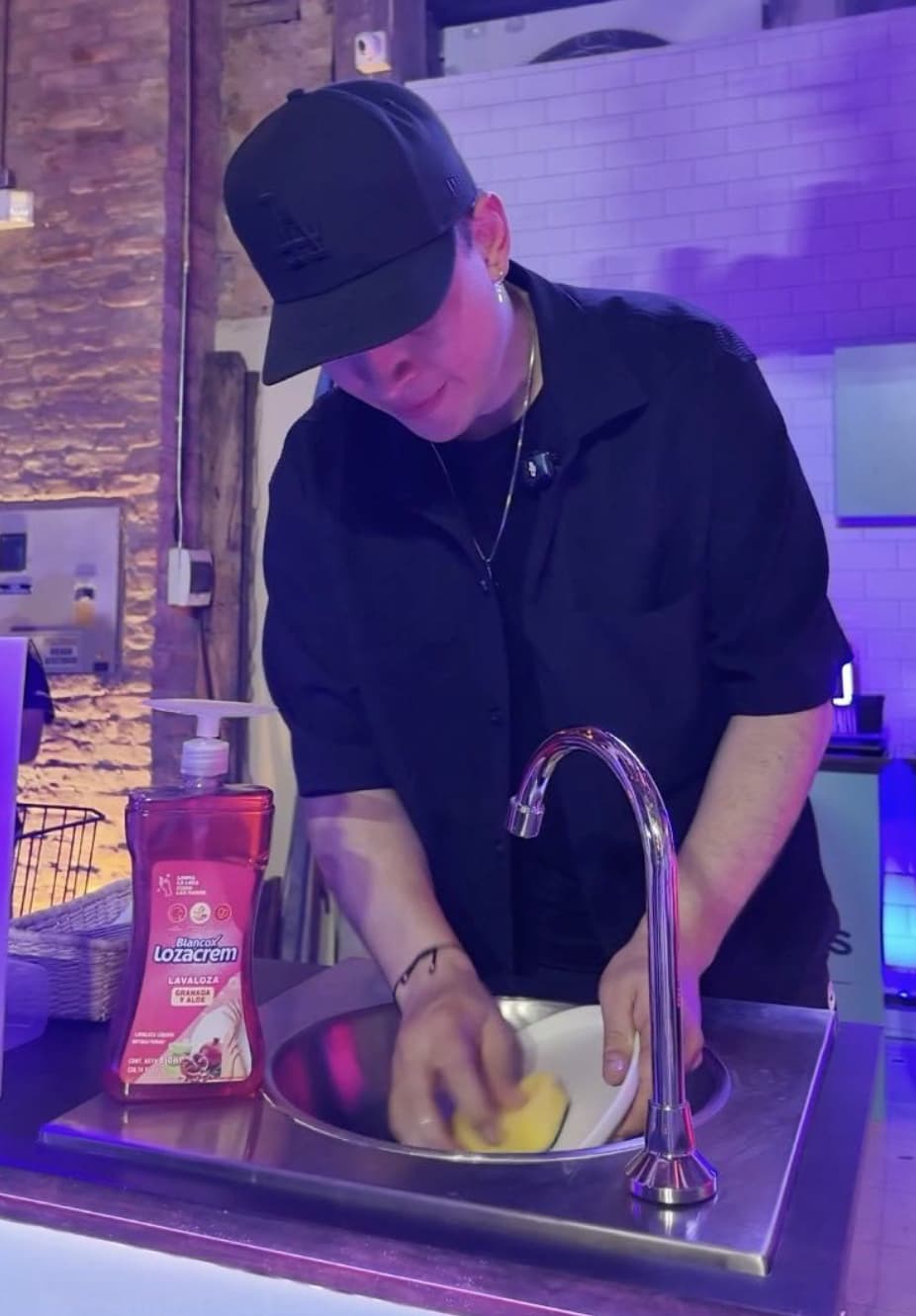 Blancox Lozacrem presenta experiencia gastronómica en Bogotá donde lavar platos paga la cena