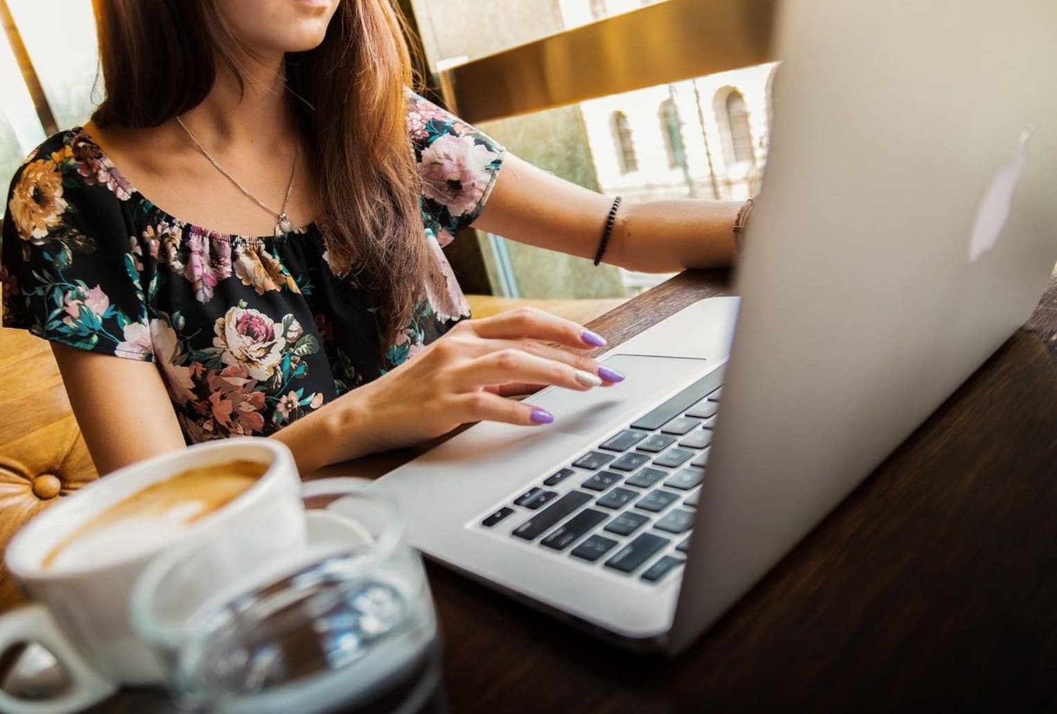 Booking.com señala los cinco errores frecuentes de los viajeros amateurs argentinos en 2025