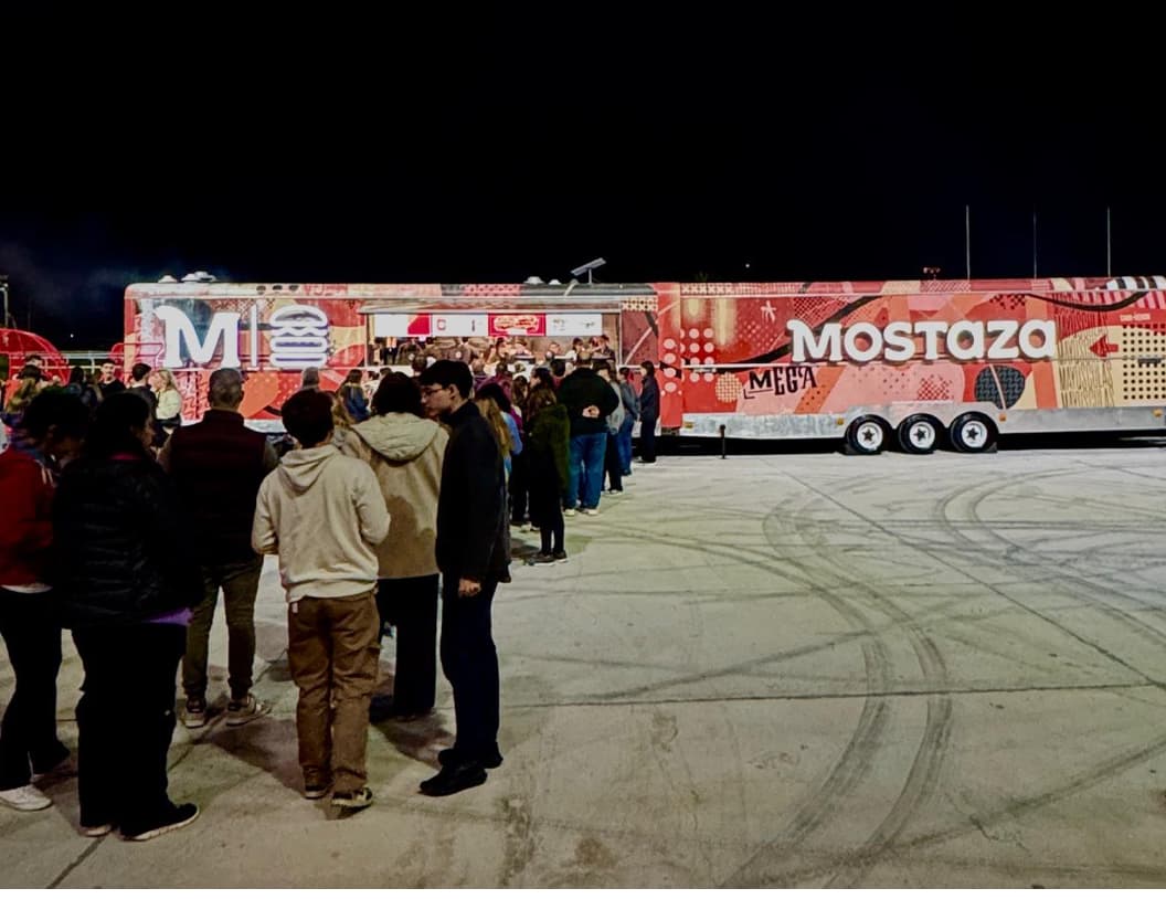 Mostaza se suma como partner exclusivo de hamburgueserías en Noches Capitales La Plata