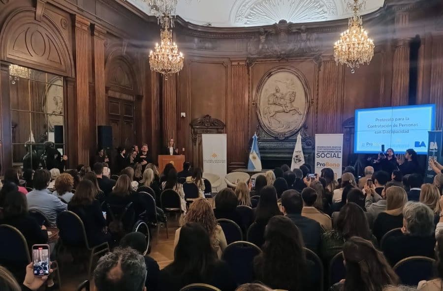 Presentan un protocolo para facilitar la contratación de personas con discapacidad