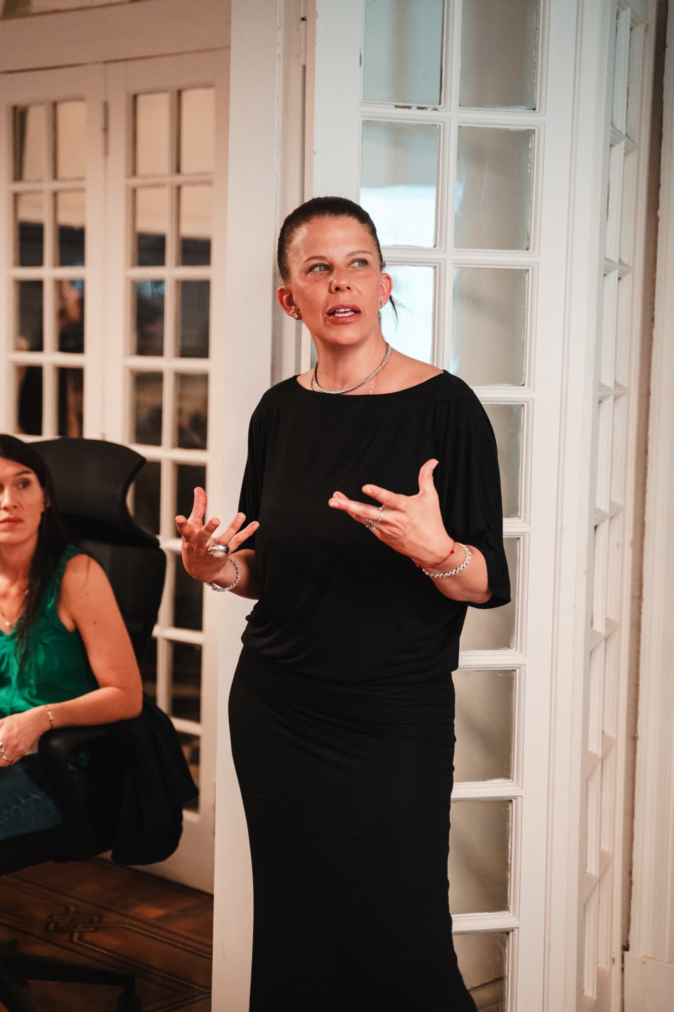 Carolina Aubele y Tersuave exhiben tendencias de color en la Noche del Diseño 2025