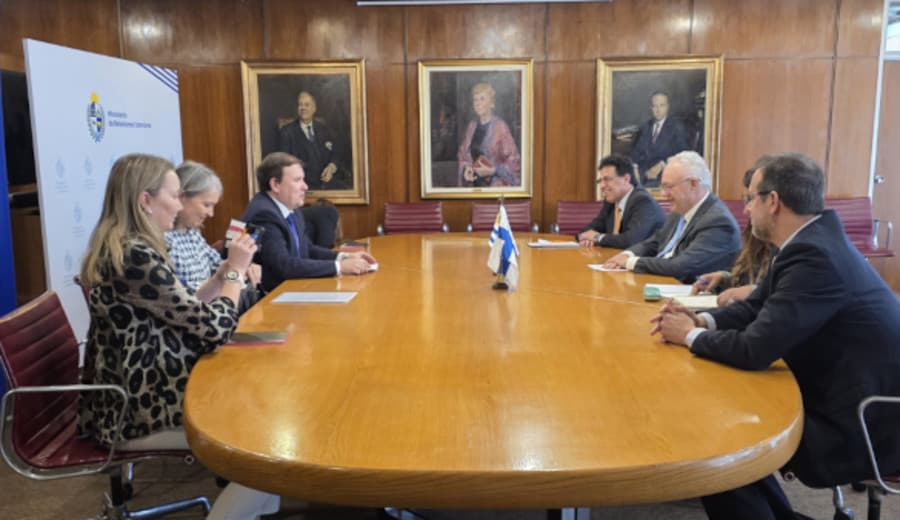 Uruguay y Finlandia fortalecen lazos para cooperar en comercio exterior, innovación y tecnología