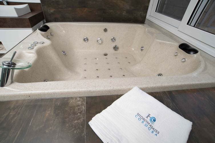 Hidromasajes Córdoba inaugura showroom en Núñez y apuesta por la línea exclusiva Granitha