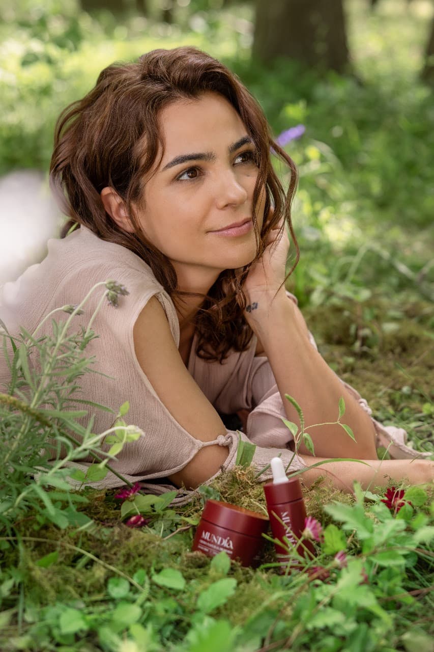 Agustina Cherri presenta Mundía, su nueva marca de cosmética natural con hongo Reishi