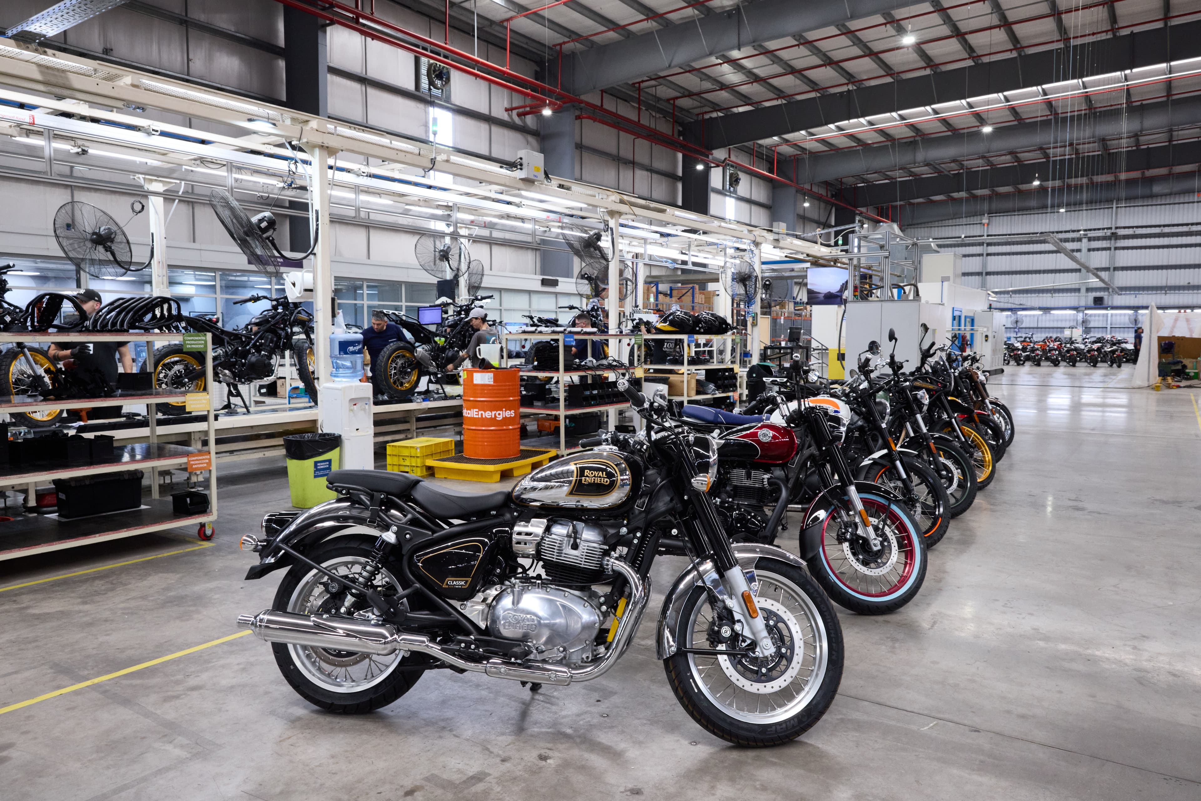 El embajador de India, Ajaneesh Kumar, recorrió la planta de Grupo Simpa en Pilar